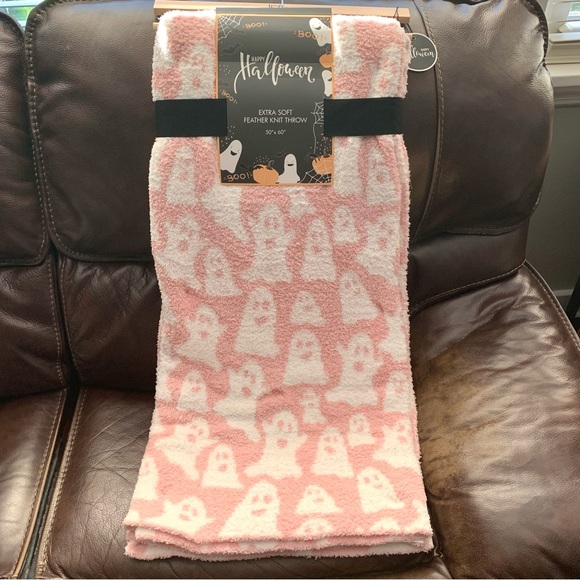 Happy Halloween Pink Ghost Blanket 50” x 60” Extra Soft Feather Knit Throw - Picture 11 of 11